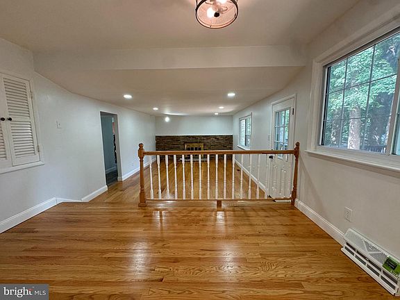 4th image of 8 Elbow Ln