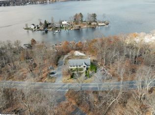 813 E Shore Rd, Hewitt, NJ 07421