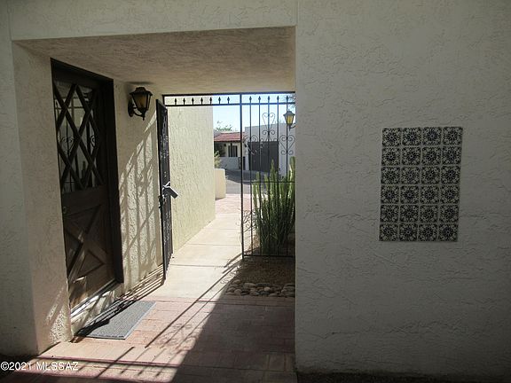 4th image of 7530 N Palm Cir