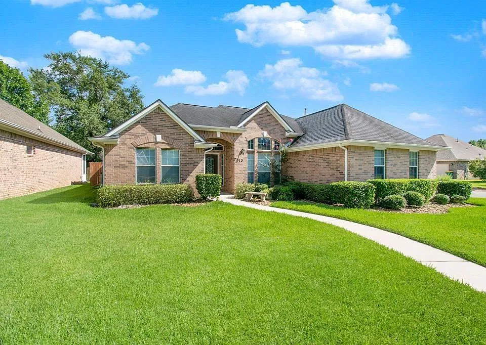 913 Christi Lynn Ln