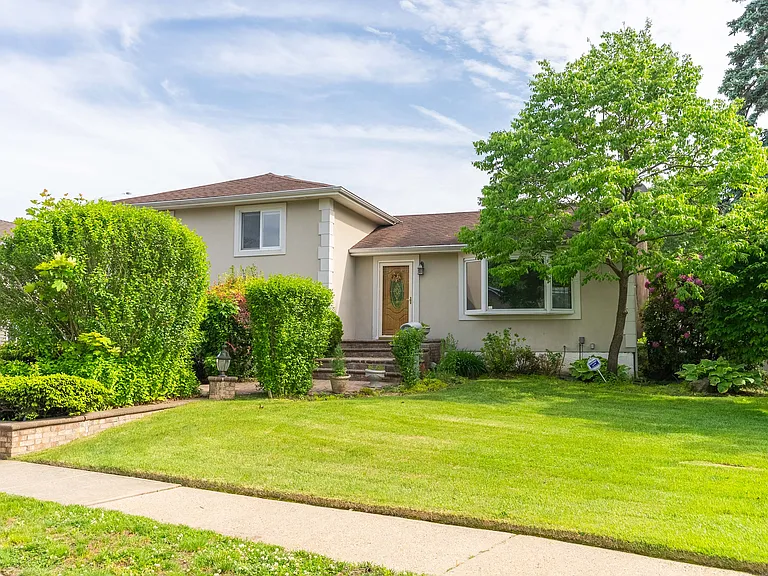 6 Manor Dr — Photo 2