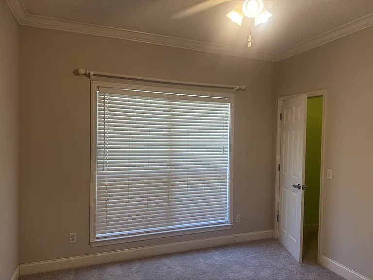 141 Royal Dr — Photo 12