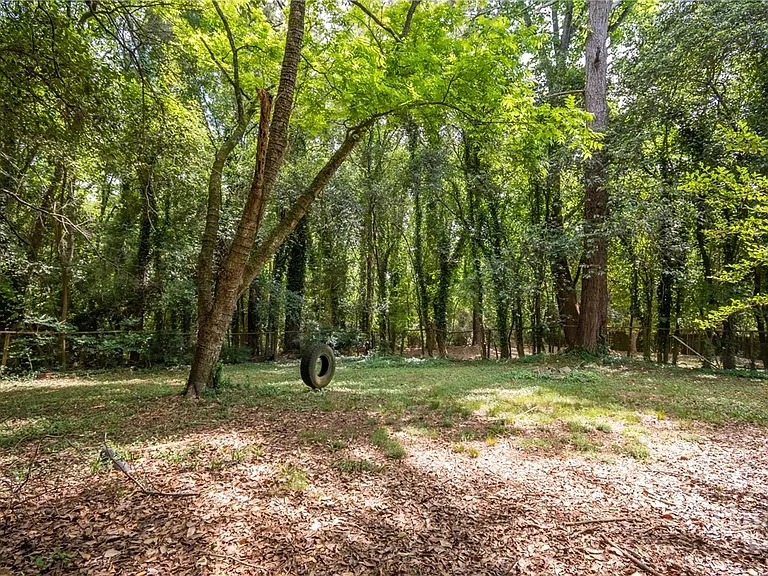 175 Habersham Way — Photo 39
