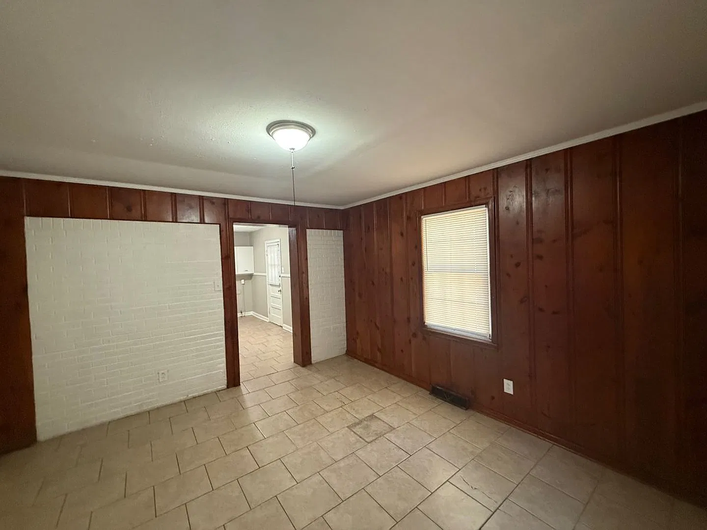 Spacious 3-Bedroom Memphis Home with Large Family Room — Photo 2