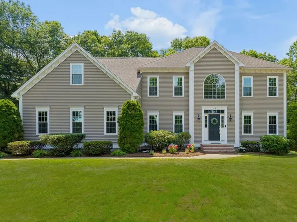 43 Northern Spy Rd, Franklin, MA 02038