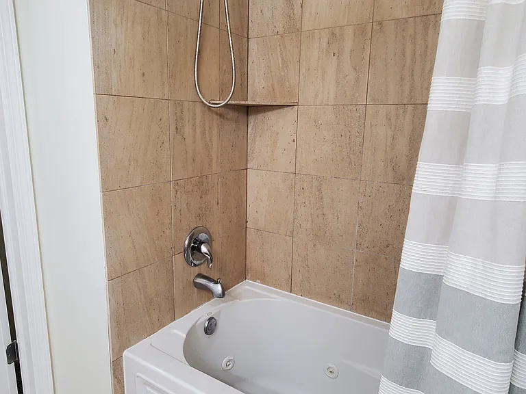 828 W Grace St #611 — Photo 16