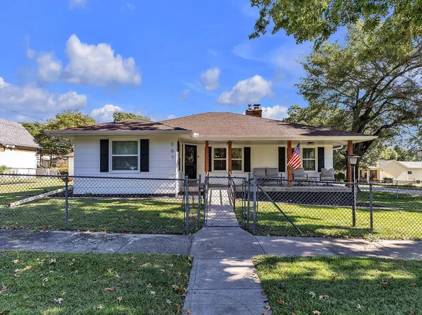 207 S 5th St, Savannah, MO 64485