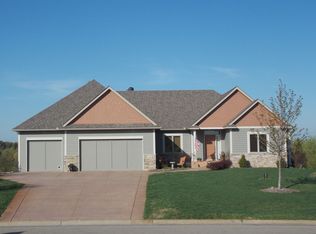 21340 Ridgewood Trl, Lakeville, MN 55044