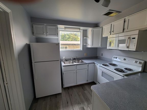 3rd image of 221 S Washington St #3