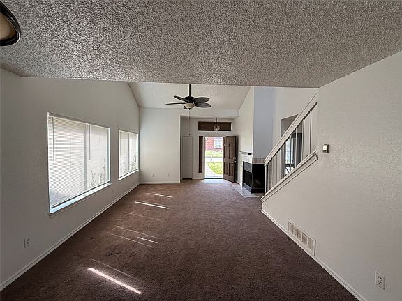 3rd image of 520 Lookout Mountain Trl