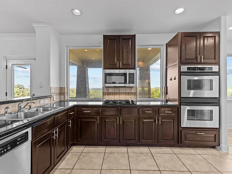 5724 Brittlyns Ct — Photo 15
