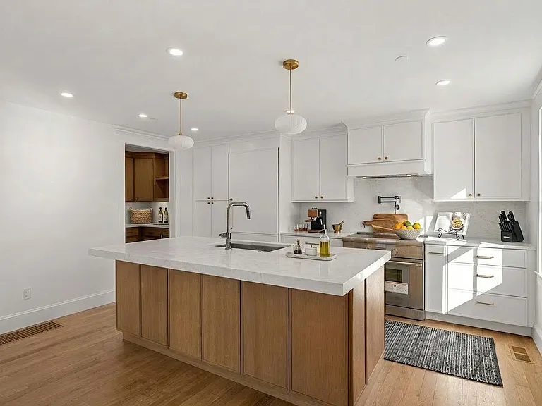 309 Broadway #1 — Photo 4