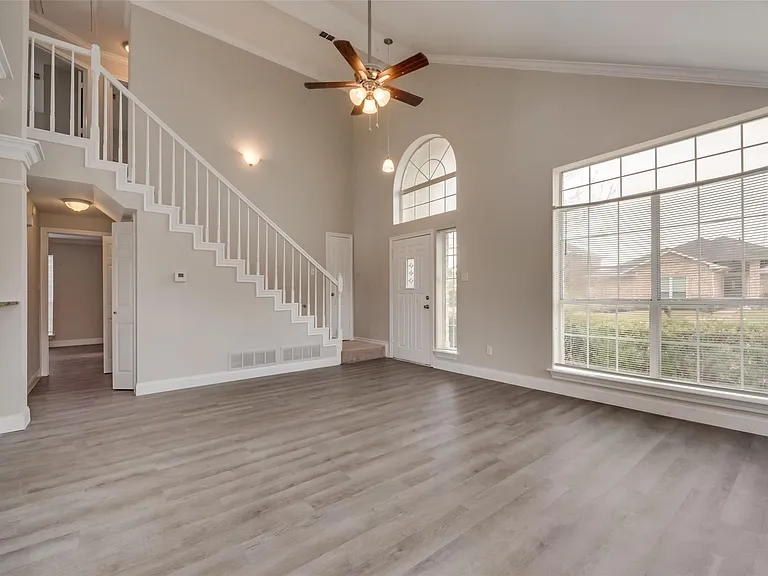 908 Stone Trail Dr — Photo 8