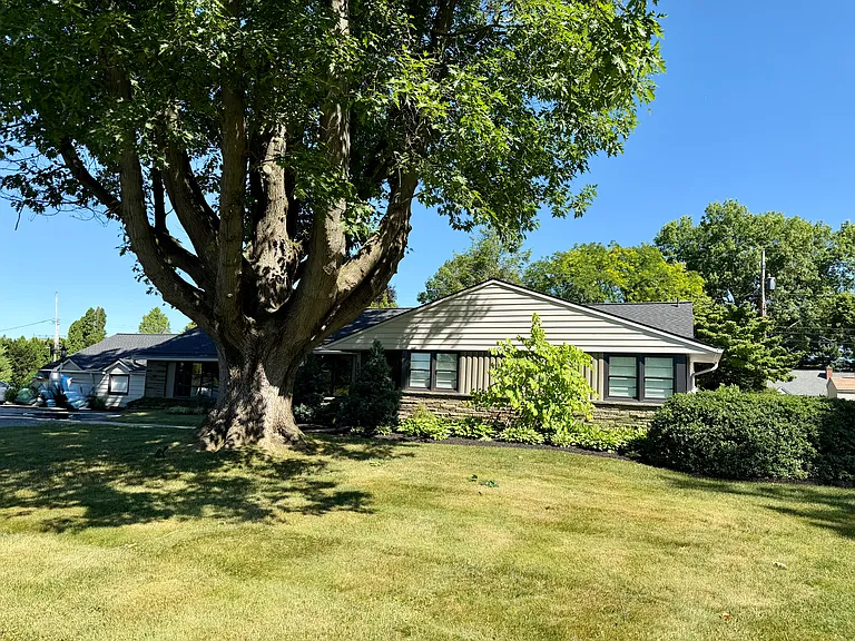 133 Murry Hill Dr — Photo 1
