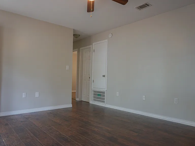 6115 Willow Ln N — Photo 19