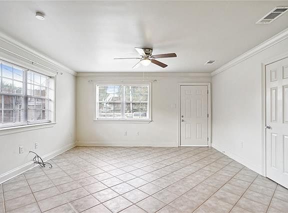 3rd image of 6027 Bellaire Dr