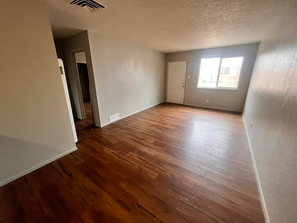 2 bed, 1.0 bath, 780 sqft, $1,099 — Photo 4