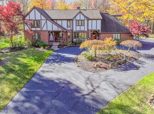 1874 Cottesworth Ln, Gates Mills, OH 44040