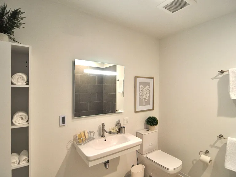 Wicker Park Lofts- 1515 W. Haddon Ave — Photo 6