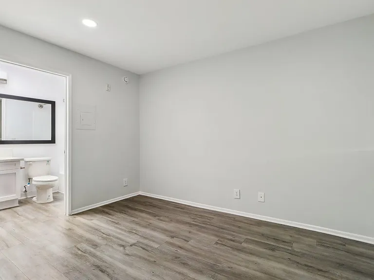 1223 Federal Ave — Photo 23