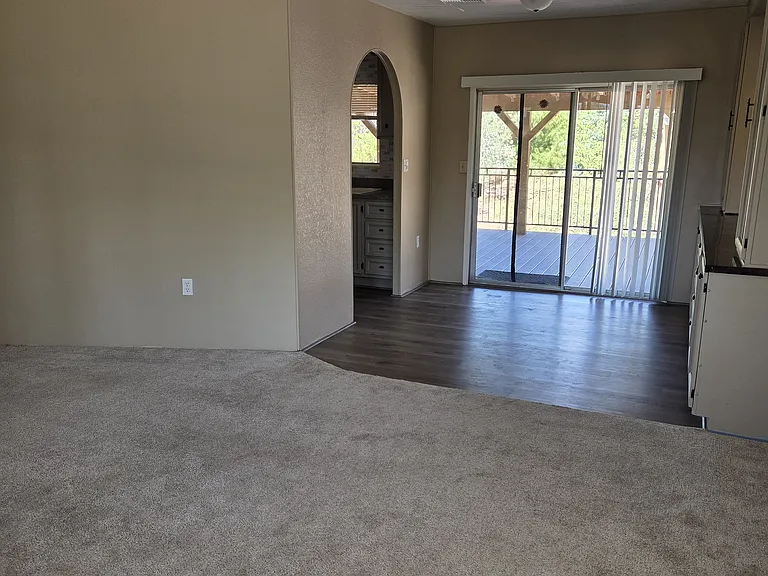 735 Sunshine Ln — Photo 8