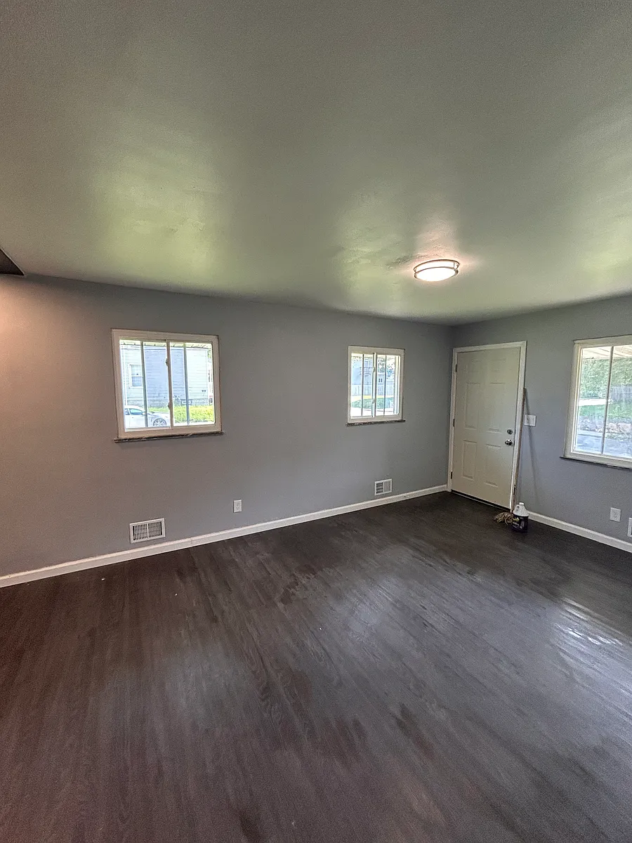 Building Photo - 112 S Warren Ave #106
