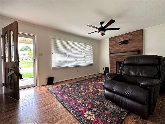 4th image of 575 Ventura Cir