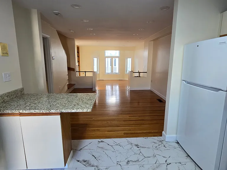 8 Rollins Ct — Photo 6