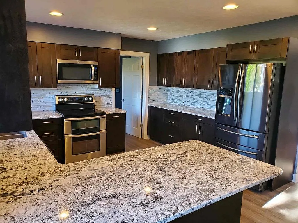 4 bed, 3000 sqft, $2,650 — Photo 2