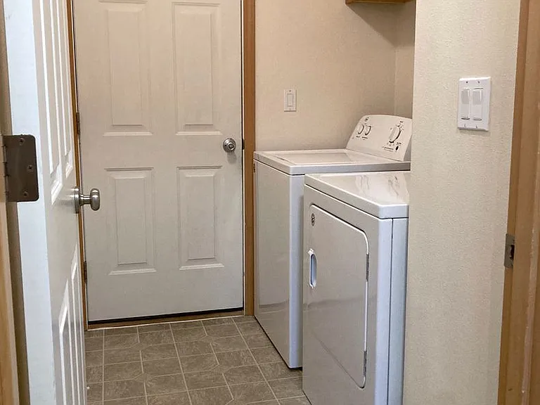 142 Berkshire Ln — Photo 21