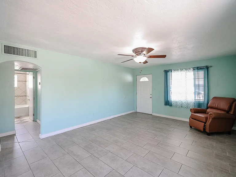 2217 E Harvard St — Photo 26