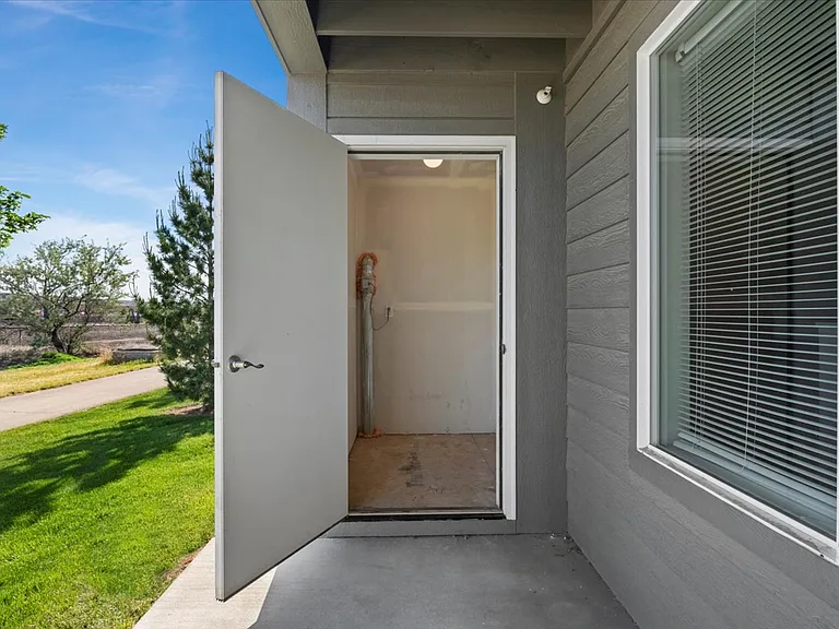 WhistleStop Apartments — Photo 11