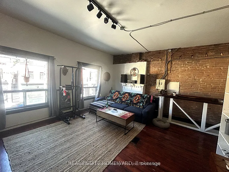 1297 Gerrard St E #A — Photo 3