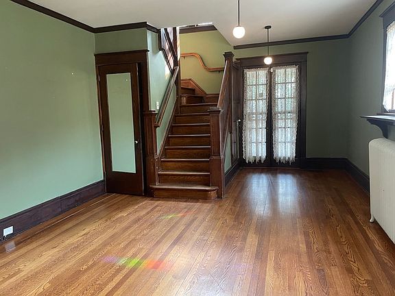 4th image of 1830 Irving Ave N