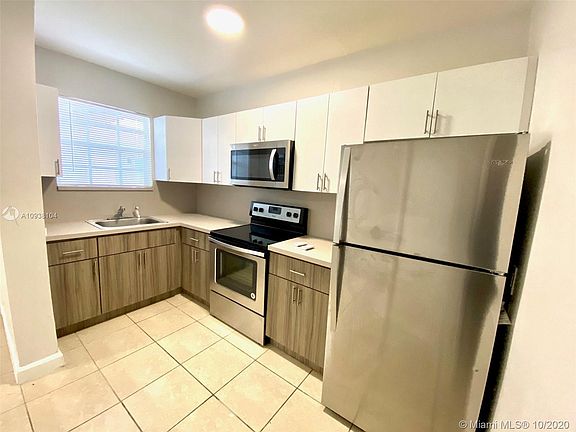3rd image of 410 NE 62nd St #4