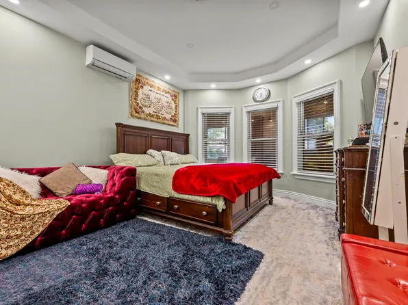 235 East 19th Street image 11 of 24