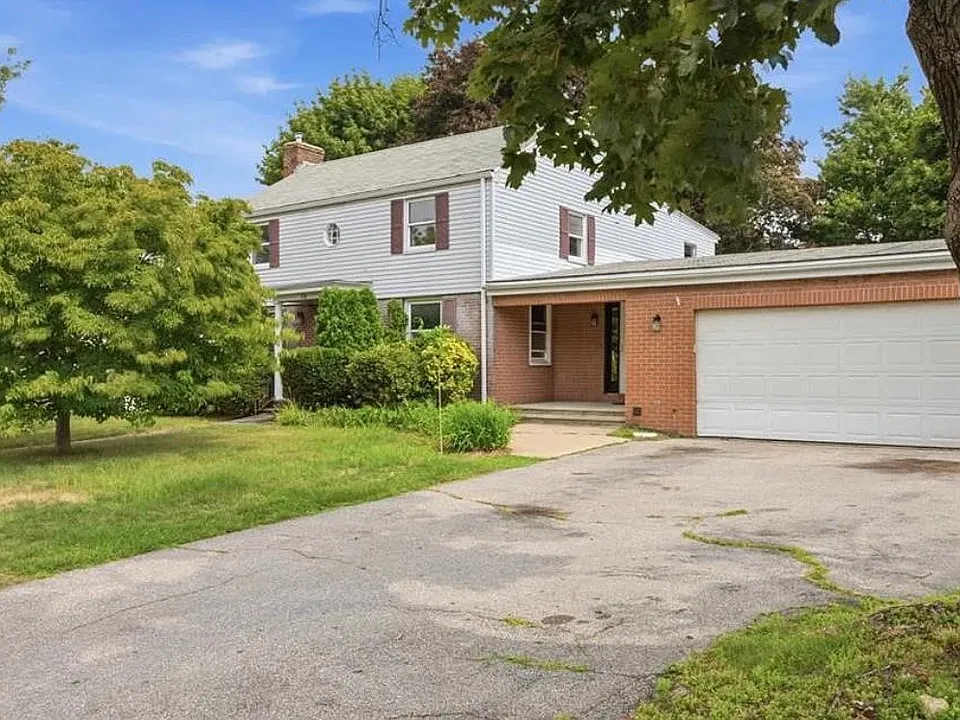 12 Buttonwood Dr