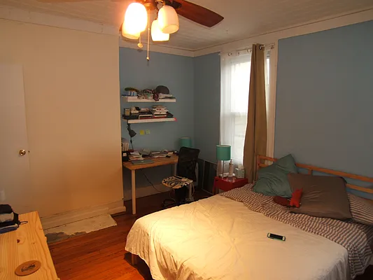 Rented by Joel Weisz, LREB | media 2