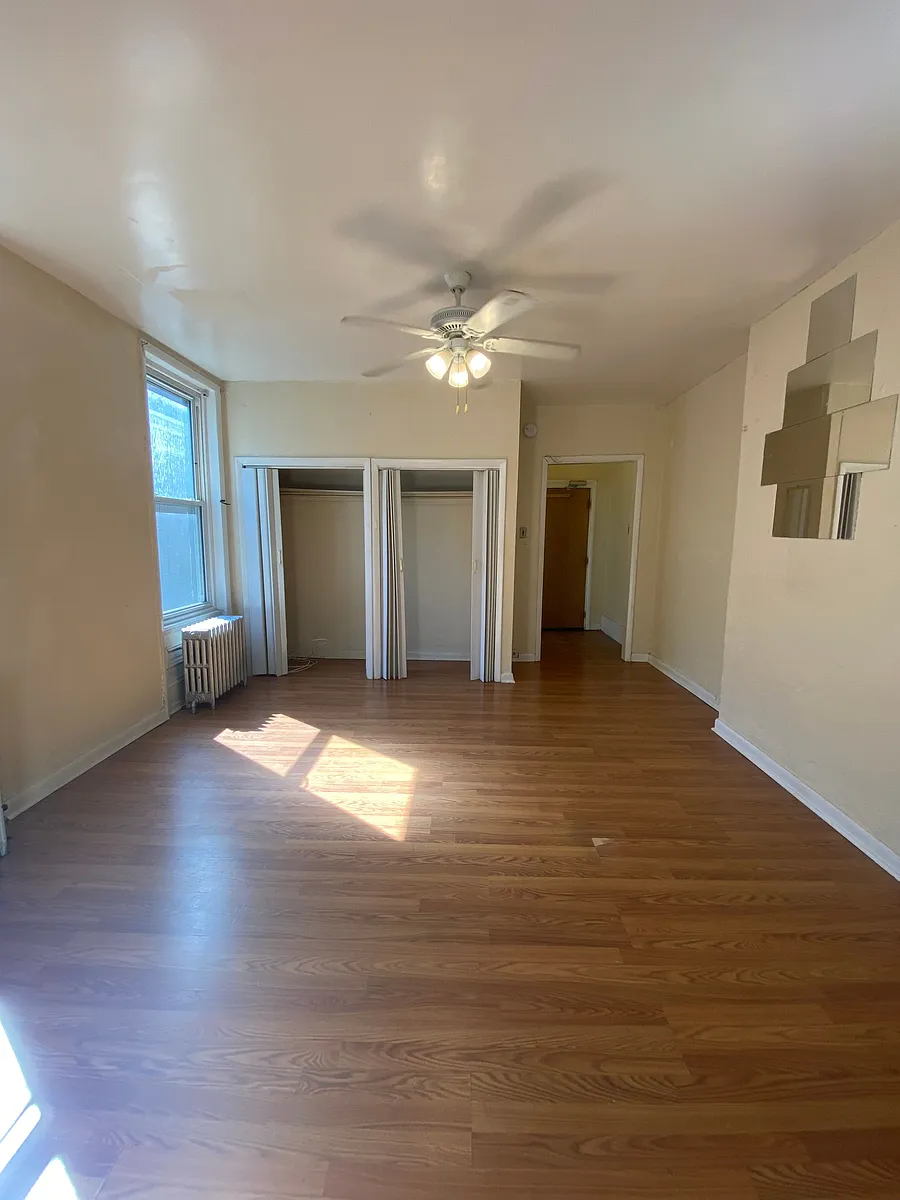 Building Photo - 3727 Spring Garden St #2