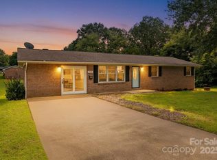 1500 19th Avenue Pl NE, Hickory, NC 28601