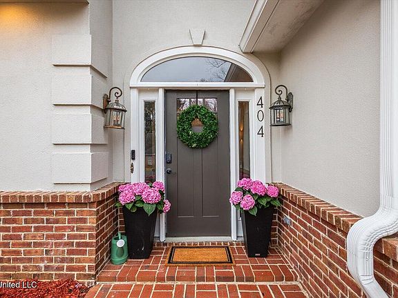 4th image of 404 Woodland Hills Ct