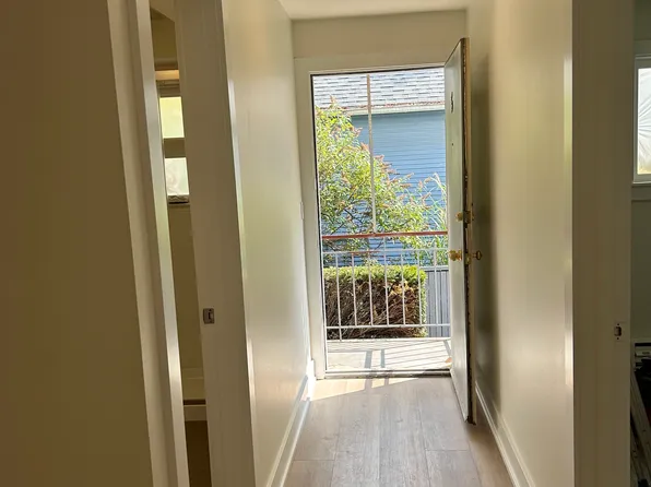 501 N 45th St APT 5, Seattle, WA 98103
