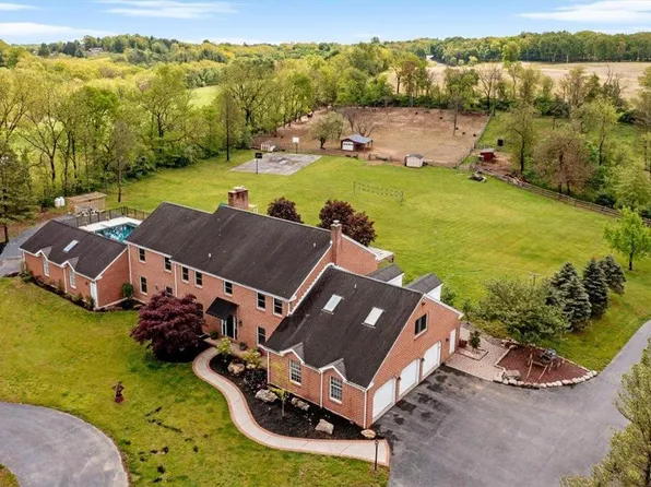 6540 Xmas Tree Dr, Orefield, PA 18069