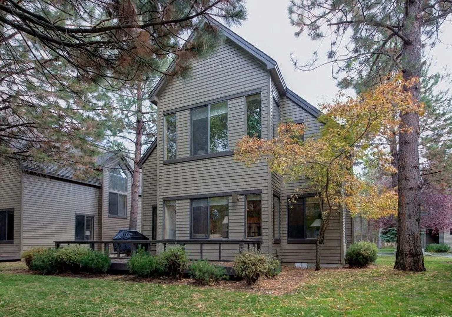 Fully Furnished Eaglewood Condo in Sunriver Pool, Golf & Trails at Your Doorstep — Photo 2