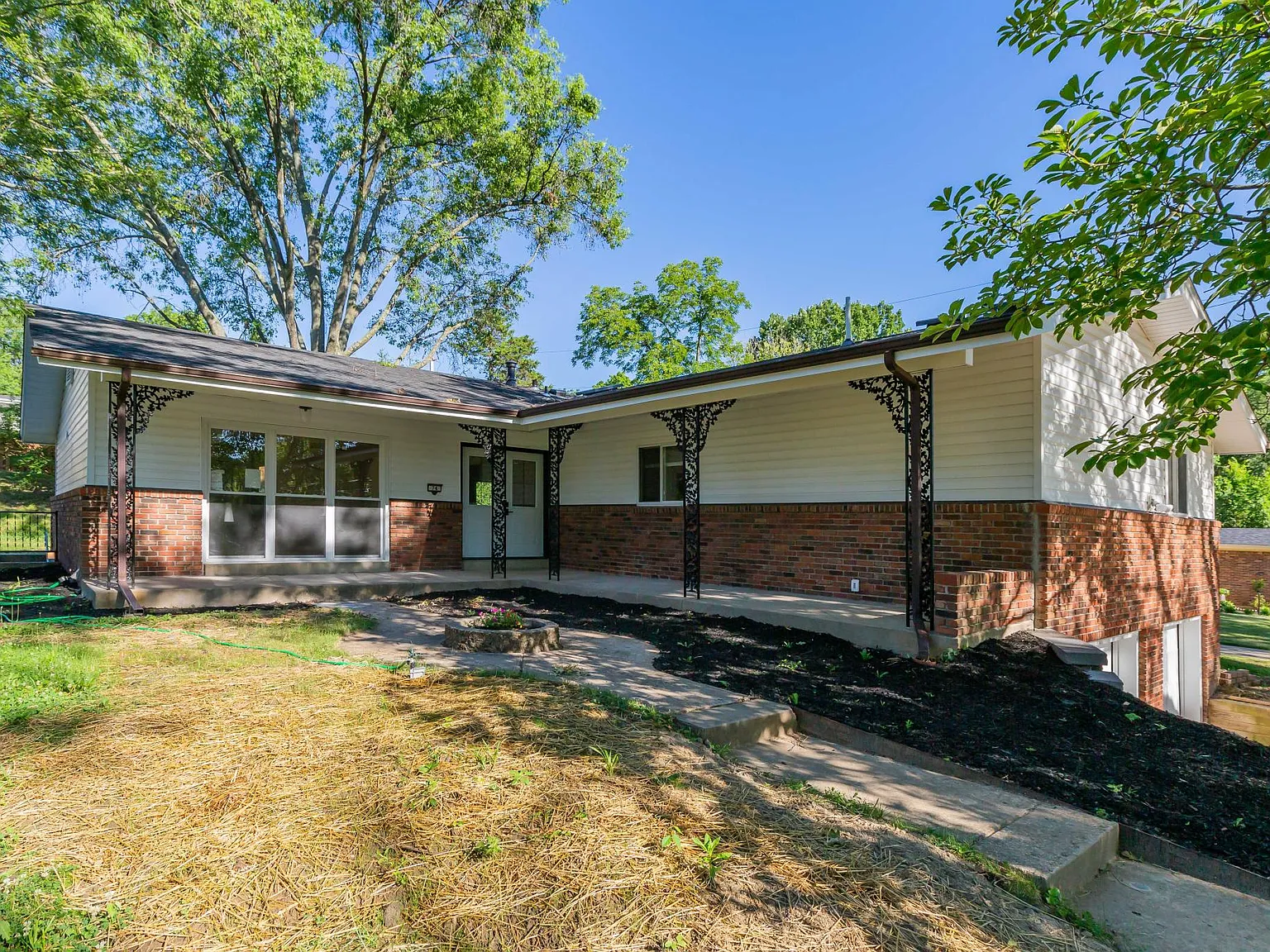 4 bed, 2072 sqft, $3,500 — Photo 4