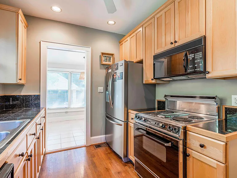 707 Cumberland Rd NE — Photo 6