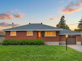 15 Donna St, Ottawa, ON K2G 2V5