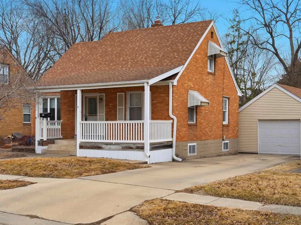 838 N Dement Ave, Dixon, IL 61021