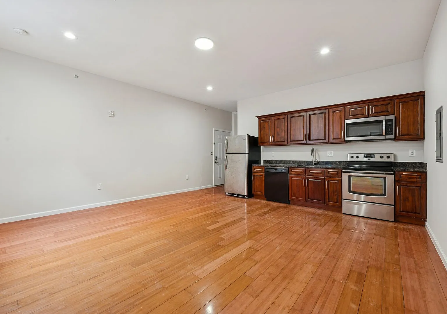 1204 Chestnut St — Photo 1