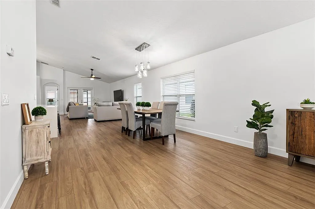 3 bed, 2.0 bath, 2003 sqft, $4,000 — Photo 2
